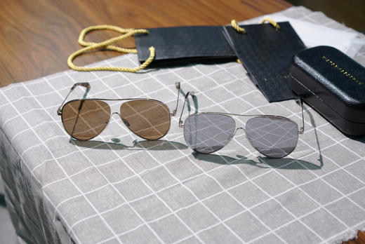 维多利亚-贝克汉姆 VB  UNISEX 情侣款  LOOP ROUND 风格 飞行员款 墨镜 商品图2