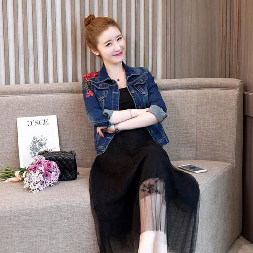 高弹力显瘦，玫瑰花刺绣牛仔外套 HT5251 商品图0