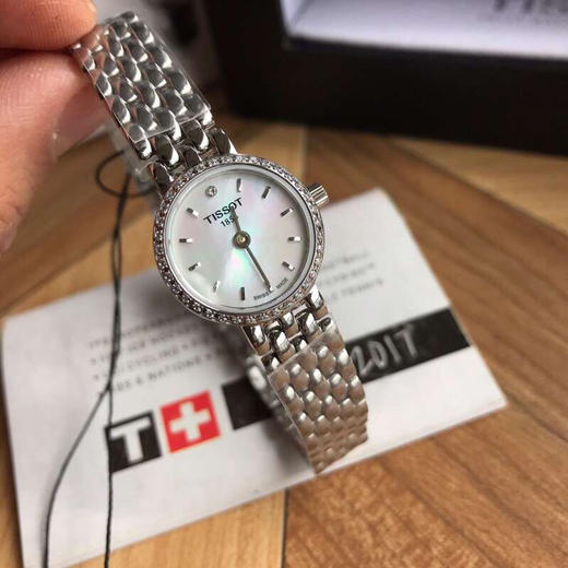 原单品质 TISSOT  天梭，T058乐爱系列，精致小巧女表，原装瑞士ETA石英机芯，全部原装配件组装，表径20mm，优雅知性，一表一号，三码一表。 商品图2