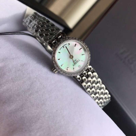 原单品质 TISSOT  天梭，T058乐爱系列，精致小巧女表，原装瑞士ETA石英机芯，全部原装配件组装，表径20mm，优雅知性，一表一号，三码一表。 商品图7
