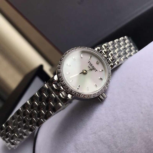 原单品质 TISSOT  天梭，T058乐爱系列，精致小巧女表，原装瑞士ETA石英机芯，全部原装配件组装，表径20mm，优雅知性，一表一号，三码一表。 商品图8