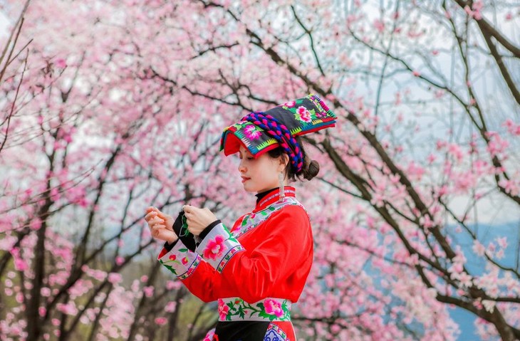 花溪景赏花,高山温泉,羌族婚礼 高空玻璃栈道,等你来嗨!