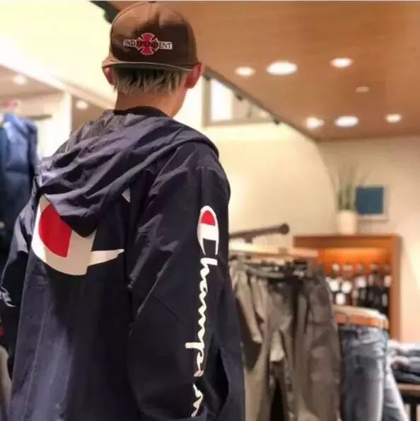 代购1900 冠军北面联名!胶印帽衫夹克开春新款冲锋衣