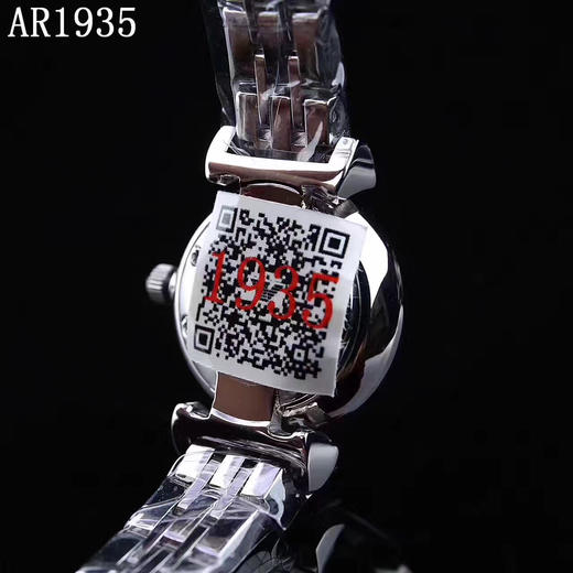原单渠道    阿玛尼女表 AR1935材质：316L精钢表壳表带 表盘：银色面机芯：原装进口石英机芯尺寸：直径22mm，厚度7mm玫瑰金钉面搭配简约白色  优雅时尚女表，气质典范！ 商品图8