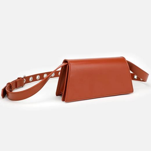 【授权产品】Charles&Keith小ck2-20670696梯形包宽肩带小号翻盖斜背包 商品图0