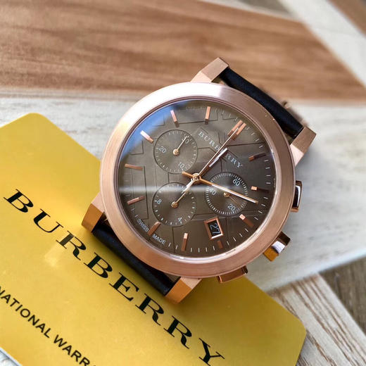 原单品质 BURERRY巴宝莉最新男款石英表，BU9755，316精钢表壳，意大利小牛皮，蓝宝石水晶镜面，原装进口瑞士机芯，表径～40mm，型男首选，牛皮表带，表面有巴宝莉独特设计，全套专柜包装 商品图3