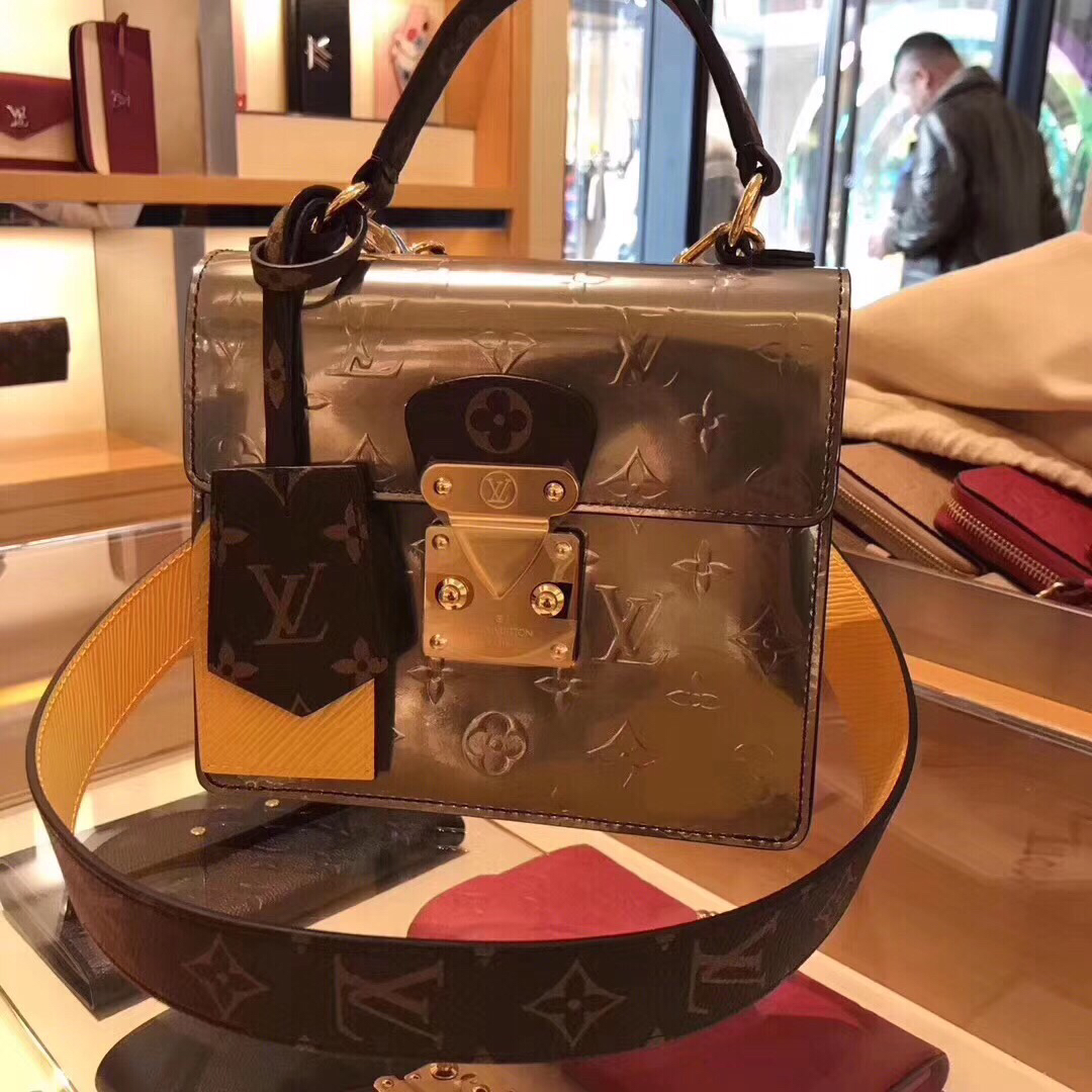 奢侈品【lv】spring street 手袋m90375漆皮包 - 购物
