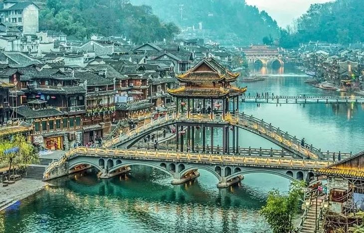 【神秘大湘西】张家界,酉水画廊,小溪秘境,凤凰古城,红石林深度8日游
