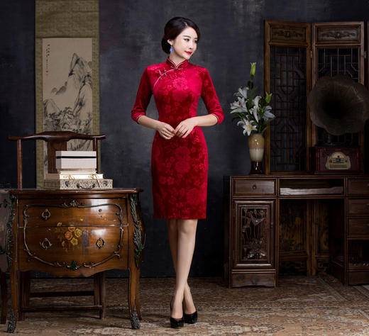 新款复古改良丝绒压花短款婚宴礼服大码旗袍 商品图0