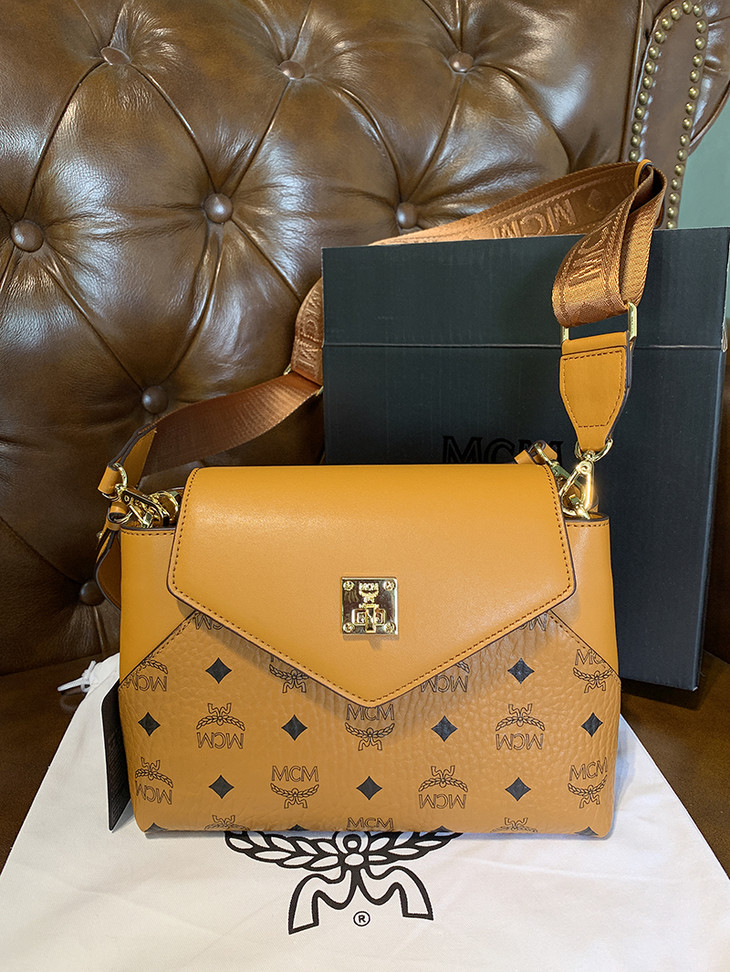 mcm19年新款 cross body双肩带元宝包