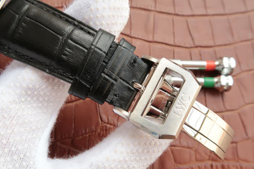 万国葡萄牙IW524204男表，银白刻度/金色刻度。原版开模Cal.95290手动上链机械机芯表径：43毫米，表壳厚度：12.3毫米。牛皮表带。透底 商品图6