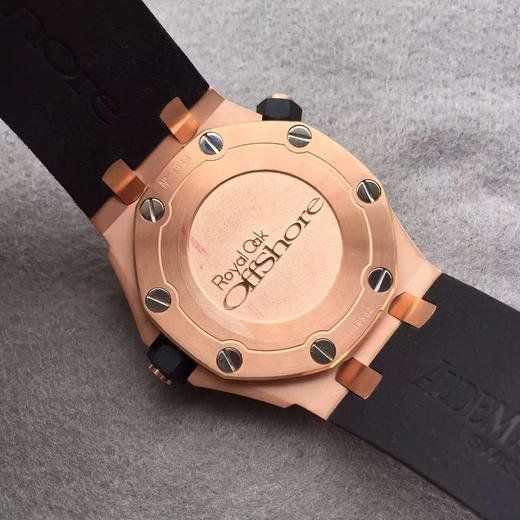 N爱彼15703zhongjiV8版，精钢外壳包玫瑰金！实测高强度防水200米！进口9015改正品3120机！原装潜水硅胶表带！密底，男士，足够乱真！ 商品图5