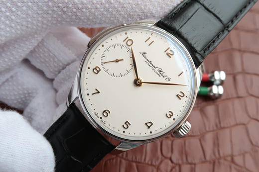 万国葡萄牙IW524204男表，银白刻度/金色刻度。原版开模Cal.95290手动上链机械机芯表径：43毫米，表壳厚度：12.3毫米。牛皮表带。透底 商品图2