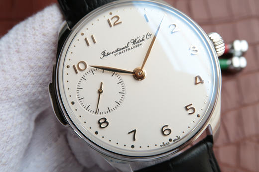 万国葡萄牙IW524204男表，银白刻度/金色刻度。原版开模Cal.95290手动上链机械机芯表径：43毫米，表壳厚度：12.3毫米。牛皮表带。透底 商品图3