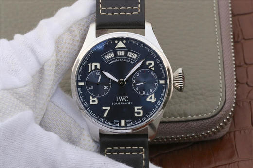 万国大型飞行员系列IW502703。年历大飞全真功能，7天动能 Big Pilot 年历表 表为基础，最特别之处是将整个金质摆陀雕刻成 小王子站在星球上 表壳采用了316L钢电18k金 46mm 商品图1