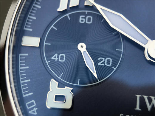 万国大型飞行员系列IW502703。年历大飞全真功能，7天动能 Big Pilot 年历表 表为基础，最特别之处是将整个金质摆陀雕刻成 小王子站在星球上 表壳采用了316L钢电18k金 46mm 商品图8