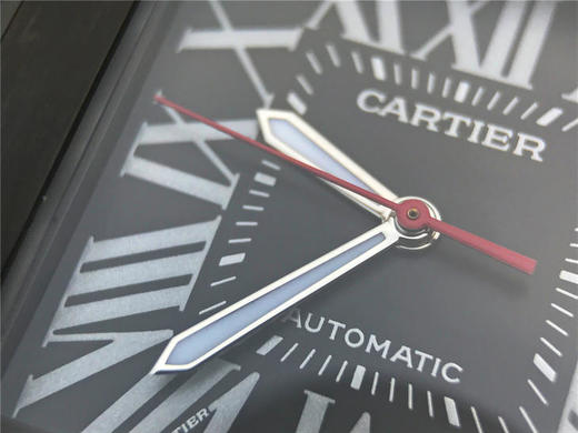 V6卡地亚山度士(桑托莫)WSSA0006 。长宽厚:51.1 x 41.3x10毫米,纯进口9015自动机械机芯 表壳材质：多重PVD精钢 表盘材质：剑形夜光精钢 商品图6