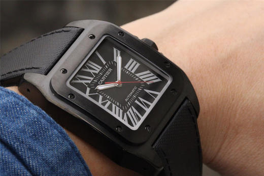 V6卡地亚山度士(桑托莫)WSSA0006 。长宽厚:51.1 x 41.3x10毫米,纯进口9015自动机械机芯 表壳材质：多重PVD精钢 表盘材质：剑形夜光精钢 商品图11