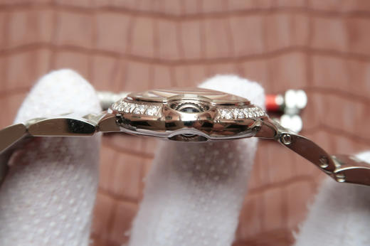 3A卡地亚蓝气球WE9003z3，原装瑞士Cal.057石英机芯表径：28.5毫米，表壳厚度：9.35毫米，表镜材质：蓝宝石水晶玻璃，背透：密底 商品图5