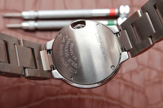 3A卡地亚蓝气球WE9003z3，原装瑞士Cal.057石英机芯表径：28.5毫米，表壳厚度：9.35毫米，表镜材质：蓝宝石水晶玻璃，背透：密底 商品图7