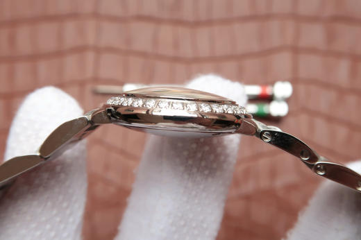 3A卡地亚蓝气球WE9003z3，原装瑞士Cal.057石英机芯表径：28.5毫米，表壳厚度：9.35毫米，表镜材质：蓝宝石水晶玻璃，背透：密底 商品图6