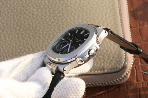 百达翡丽运动系列鹦鹉螺5712（代号：霸道总裁）功能同正品（10字位动能显示 7字位日历和月相 4字位小秒针），和原装一样的带水平压纹图 商品图5