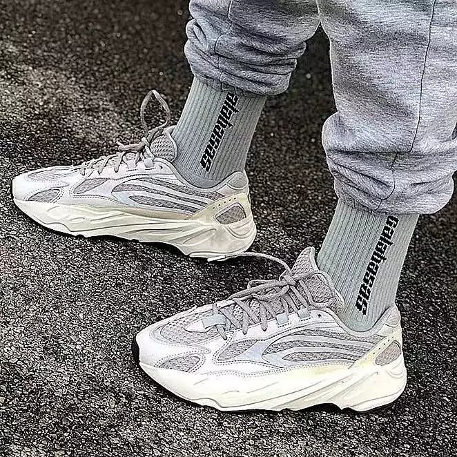 yeezy boost 700v2 static 灰白椰子3m反光,情侣运动鞋!