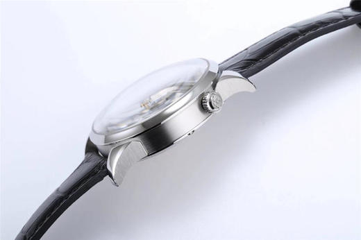 【MB&F】「Legacy Machine Split Escapement」爆款来袭！搭载与 Stephen McDonnell 合作设计的全自动上链机芯，摆频18000vph。 商品图5