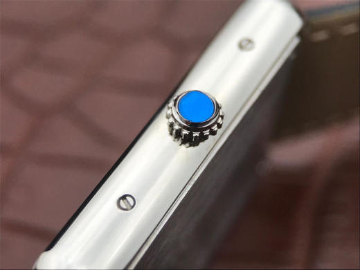 k11卡地亚TANK 坦克系列WSTA0028石英款式女表，有小号31X24mm和大号33X27mm,dingji完美复刻，细节打磨，指针颜色，把头弧度，原厂鳄鱼皮带，底盖编码，均与正品一致 商品图11