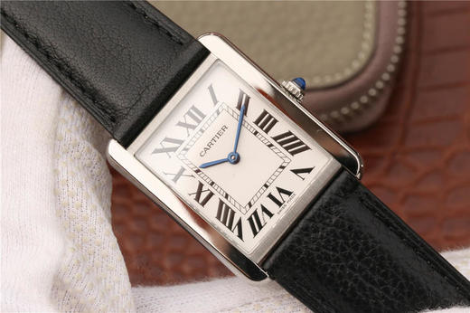 k11卡地亚TANK 坦克系列WSTA0028石英款式女表，有小号31X24mm和大号33X27mm,dingji完美复刻，细节打磨，指针颜色，把头弧度，原厂鳄鱼皮带，底盖编码，均与正品一致 商品图5