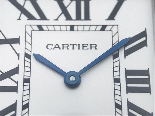 k11卡地亚TANK 坦克系列WSTA0028石英款式女表，有小号31X24mm和大号33X27mm,dingji完美复刻，细节打磨，指针颜色，把头弧度，原厂鳄鱼皮带，底盖编码，均与正品一致 商品图6