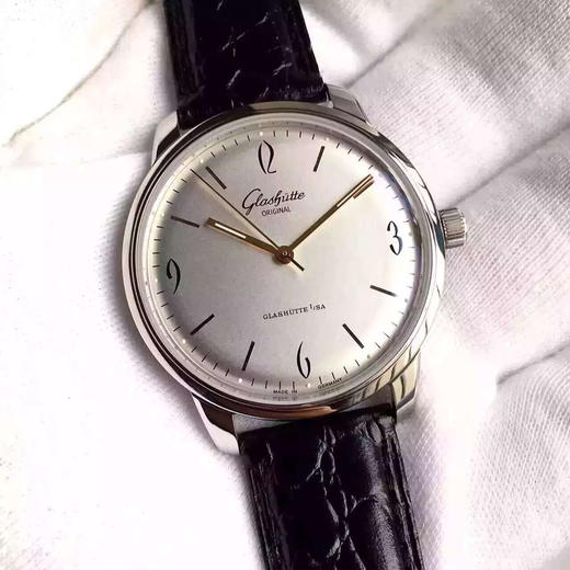 FK格拉苏蒂原创。型号：1-39-52-01-02-04，系列：20世纪复古，男士，透底。全自动机械机芯，精钢外壳，39毫米，9.4毫米，镀银表盘。 商品图4