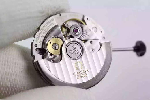 MKS欧米茄碟飞424.53.40.20.04.001，2500D全自动机械机芯，动力储备48小时，表径39.5毫米，精钢表壳，蓝宝石水晶玻璃，精钢镀金表带 商品图2