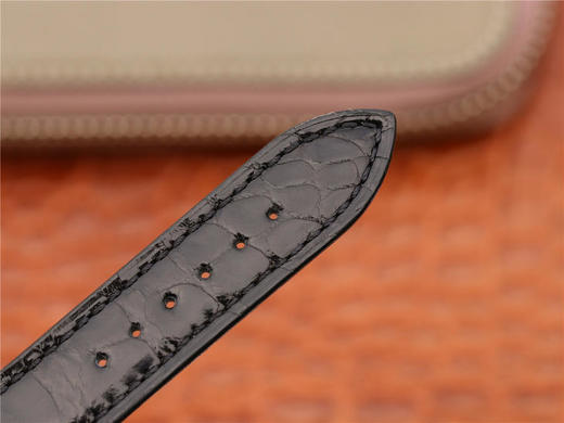 YF萧邦V2贝壳面升级版女表。 修正了扣子的蚀字颜色和镜面夹层的石坨的光泽度更进一步的达到原装效果。 商品图8