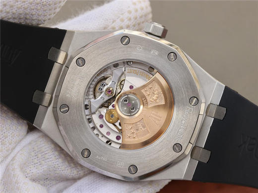 爱彼皇家橡树15400橡胶系列，搭载订制版超薄9015改Cal．3120全自动机芯，原版ap格子纹表盘，双面蓝宝石玻璃，进口橡胶表带，原装折叠表扣，佩戴舒适柔软 使用寿命更长 商品图5