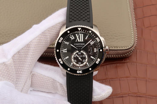 JJ卡地亚CALIBRE DE CARTIER卡历博系列W7100056潜水腕表，42mm直径，男士手表，自动机芯，密底，硅胶表带。 商品图1
