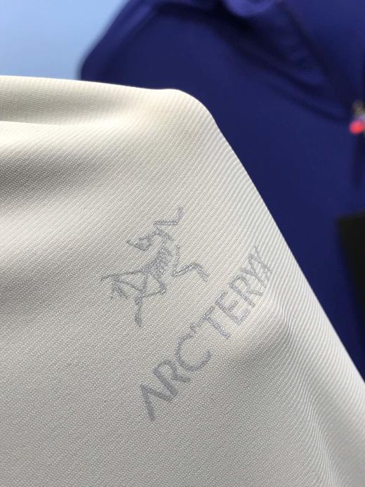 点此购买   Arc'teryx始祖鸟男士薄款弹力牛奶丝外套   热 116672 商品图8