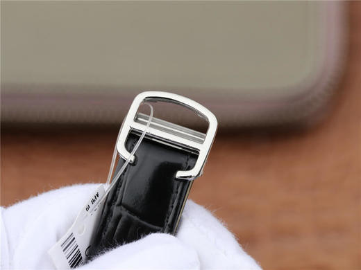 ZY卡地亚新款钥匙。时光之钥打开典雅之门。此款钥匙采用316精钢打造出直径为男40mm和女35mm两个尺寸。 商品图4