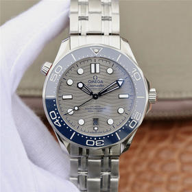OM海马300米42mm210.30.42.20.06.001 ，om购入原版1-1开模打造。男士腕表，精钢表带，自动机械机芯，透底。