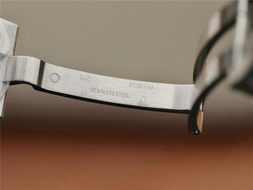 OM海马300米42mm210.30.42.20.06.001 ，om购入原版1-1开模打造。男士腕表，精钢表带，自动机械机芯，透底。 商品图10