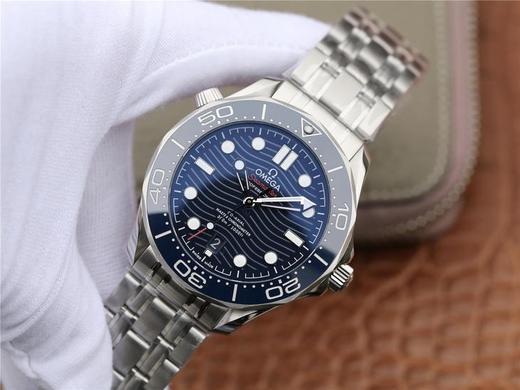 海马300米42mm210.30.42.20.03.001 ，om购入原版1-1开模打造。男士腕表，精钢表带，自动机械机芯，透底。 商品图1