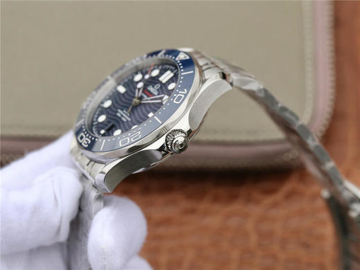 海马300米42mm210.30.42.20.03.001 ，om购入原版1-1开模打造。男士腕表，精钢表带，自动机械机芯，透底。 商品图2