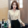 Cindy同款 自然垂坠 线条流畅 简约优雅V领 金属别针 修身长袖衬衫 商品缩略图1