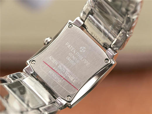 AW百达翡丽Twenty~4系列、的外观从Gondolo系列演化而来，长方形的表壳与手腕纤细的女士非常相称 商品图6