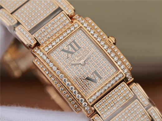 AW百达翡丽Twenty~4系列、的外观从Gondolo系列演化而来，长方形的表壳与手腕纤细的女士非常相称，表壳、表镜特别以弧面设计，让腕表更加贴合手腕 商品图1