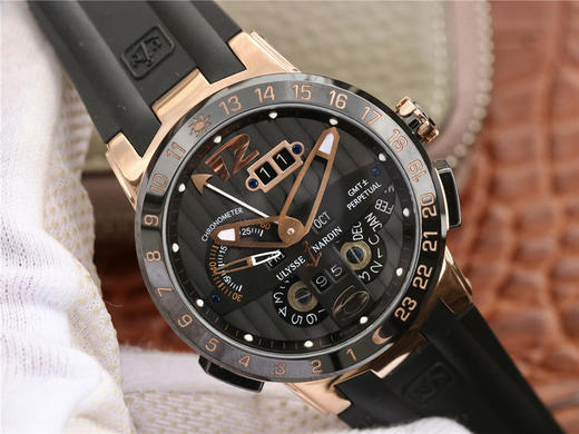 TWA雅典航海世家 El Toro/Black Toro万年历腕表 复刻天文台认证机芯:UN-32自动上链机芯，专利双窗口大日历，表壳材质:316L钢/陶瓷圈口/陶瓷按钮/陶瓷表冠 商品图1