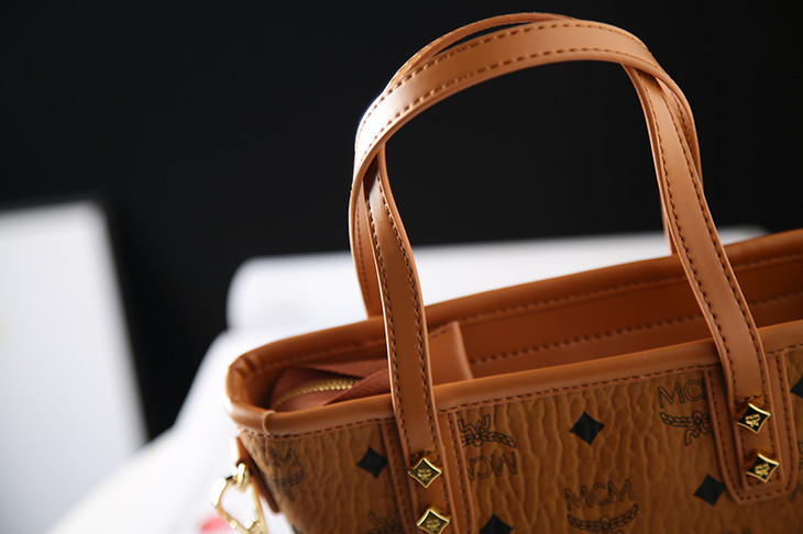 m-c-m经典色小号菜篮子 出入专柜无压力!