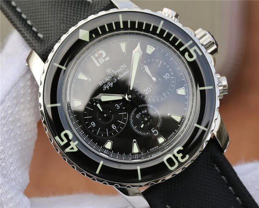 OM宝珀五十噚5085F上市，经典复刻 噚者无疆 铁血硬汉 天生爆款 chaoji夜光 宽厚的表壳设计 优美的蓝宝石表圈 遇见即时故事 拥有更显传奇 商品图5