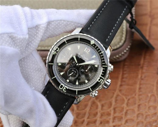 OM宝珀五十噚5085F上市，经典复刻 噚者无疆 铁血硬汉 天生爆款 chaoji夜光 宽厚的表壳设计 优美的蓝宝石表圈 遇见即时故事 拥有更显传奇 商品图4