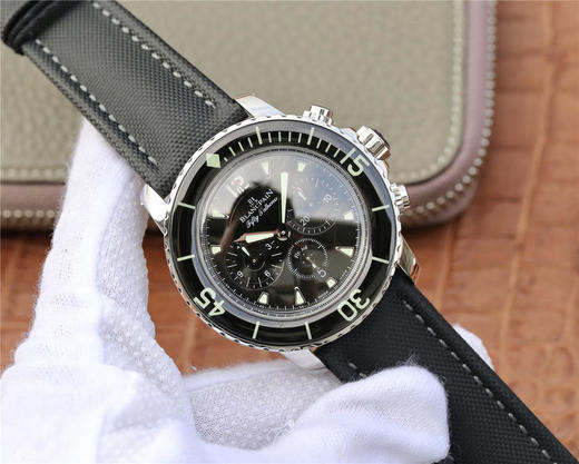 OM宝珀五十噚5085F上市，经典复刻 噚者无疆 铁血硬汉 天生爆款 chaoji夜光 宽厚的表壳设计 优美的蓝宝石表圈 遇见即时故事 拥有更显传奇 商品图3